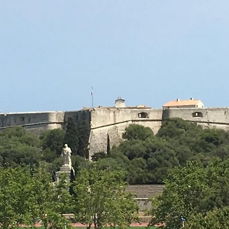 06An - Beautiful Apartment In The Heart Of Old Antibes Exteriör bild