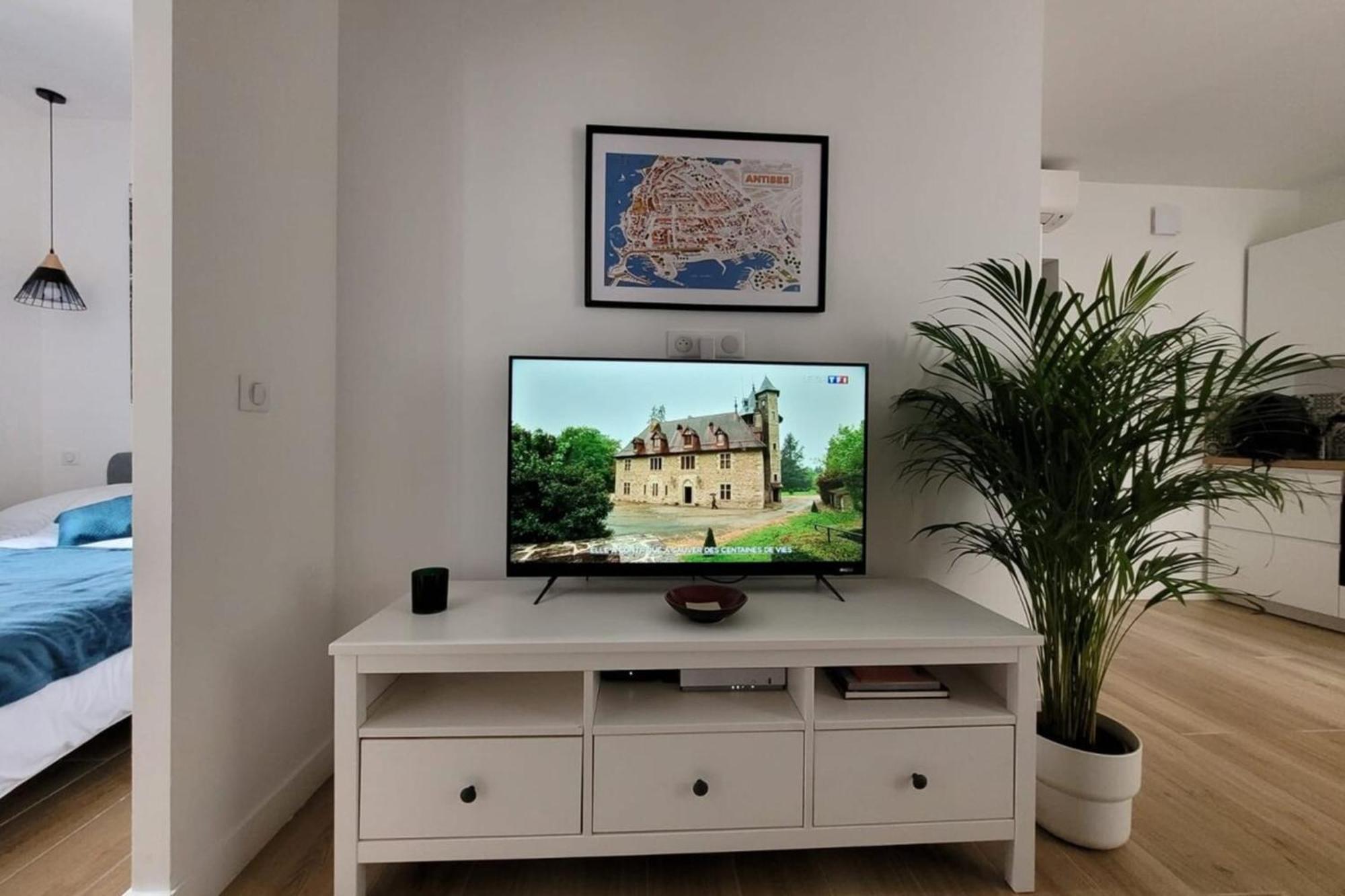 06An - Beautiful Apartment In The Heart Of Old Antibes Exteriör bild