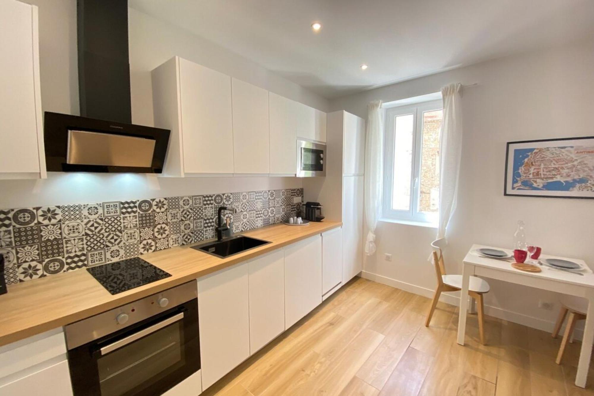 06An - Beautiful Apartment In The Heart Of Old Antibes Exteriör bild