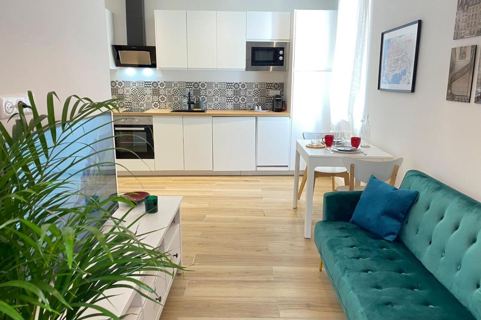 06An - Beautiful Apartment In The Heart Of Old Antibes Exteriör bild